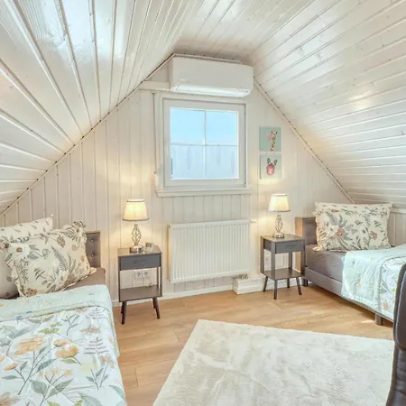 Holiday home Cozy In With Wifi *
